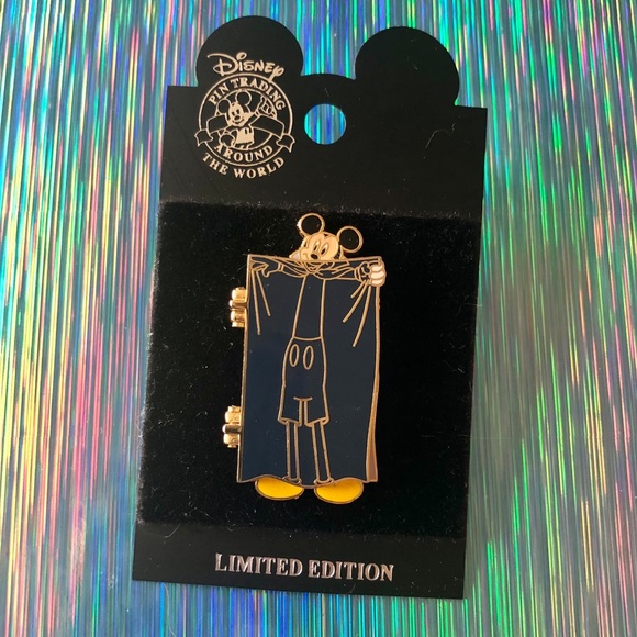 NEW✨ Disney April Fools Hinged Pin Limited Edition - Picture 2 of 3